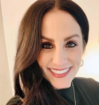 a close up of a woman